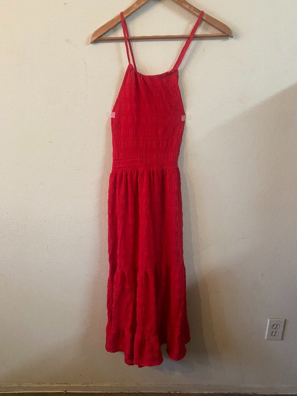 NO BRAND SMALL RED BOHEMIAN-STYLE BACKLESS SMOCKED TIERED SUMMER SUNDRESS